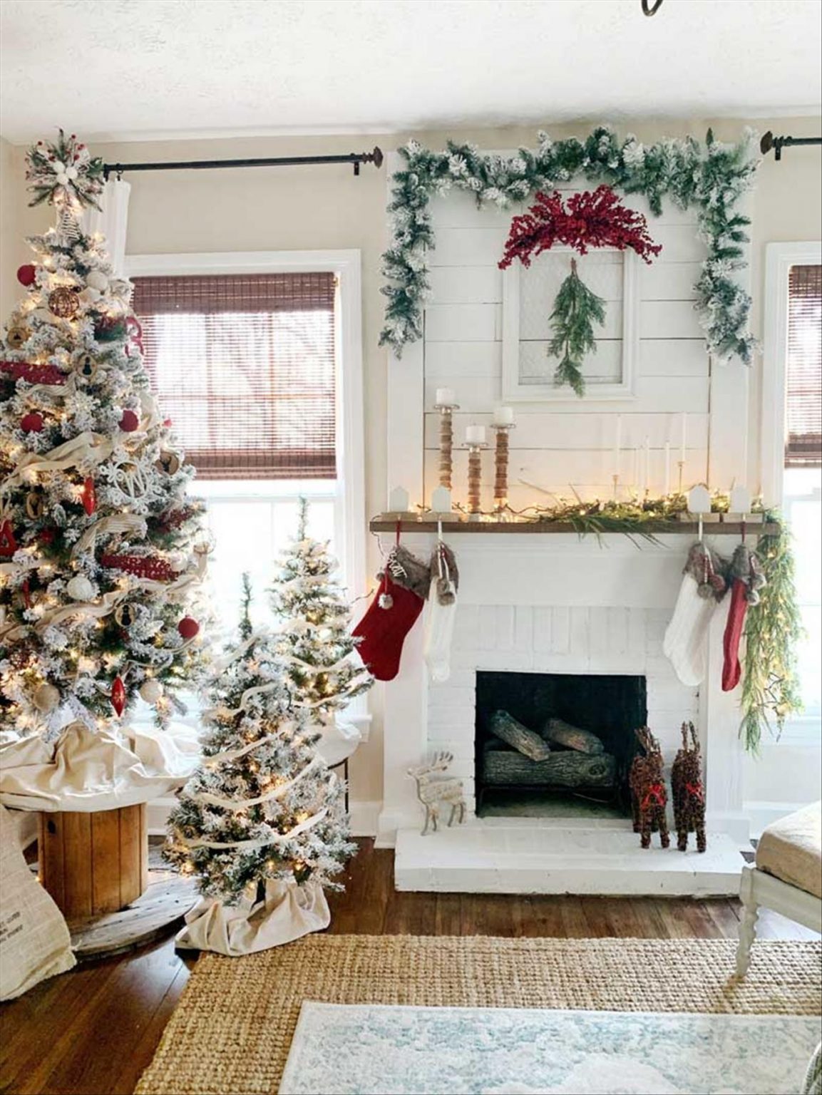 30 Cozy Christmas fireplace decor ideas to Warm Your Holiday