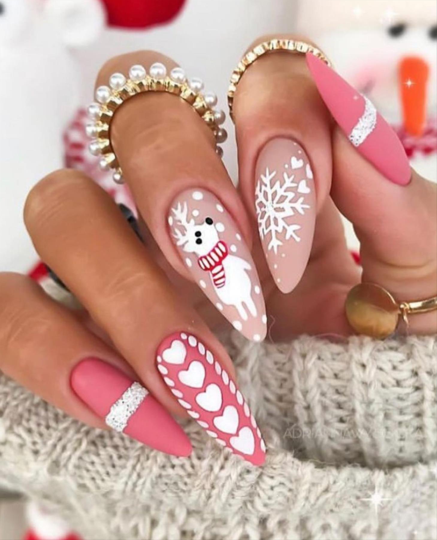 Best Christmas nail design ideas 2021 to try