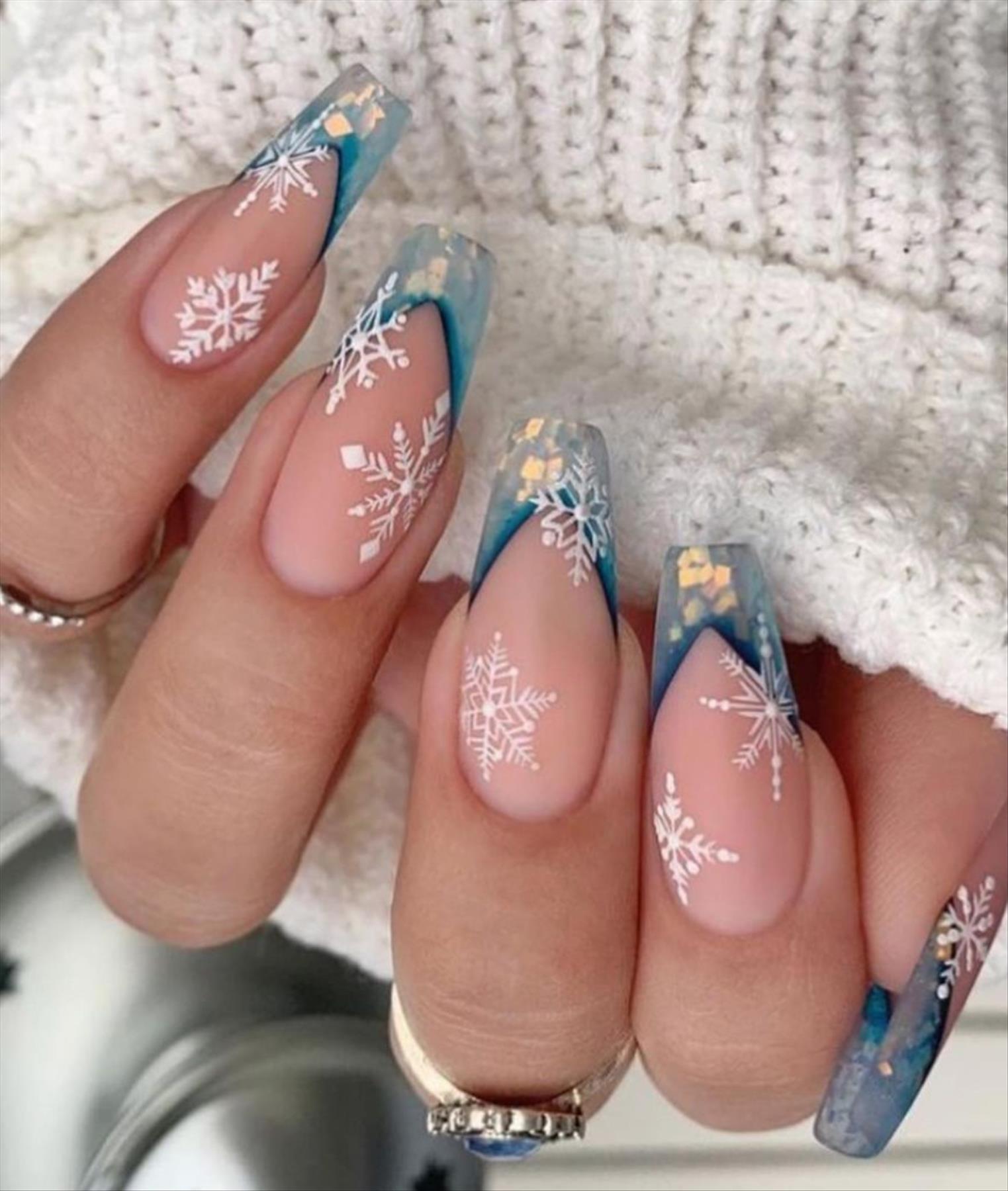 Best Christmas nail design ideas 2021 to try