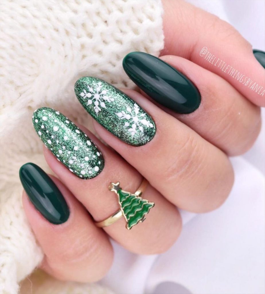 Simple Christmas acrylic nails 2021