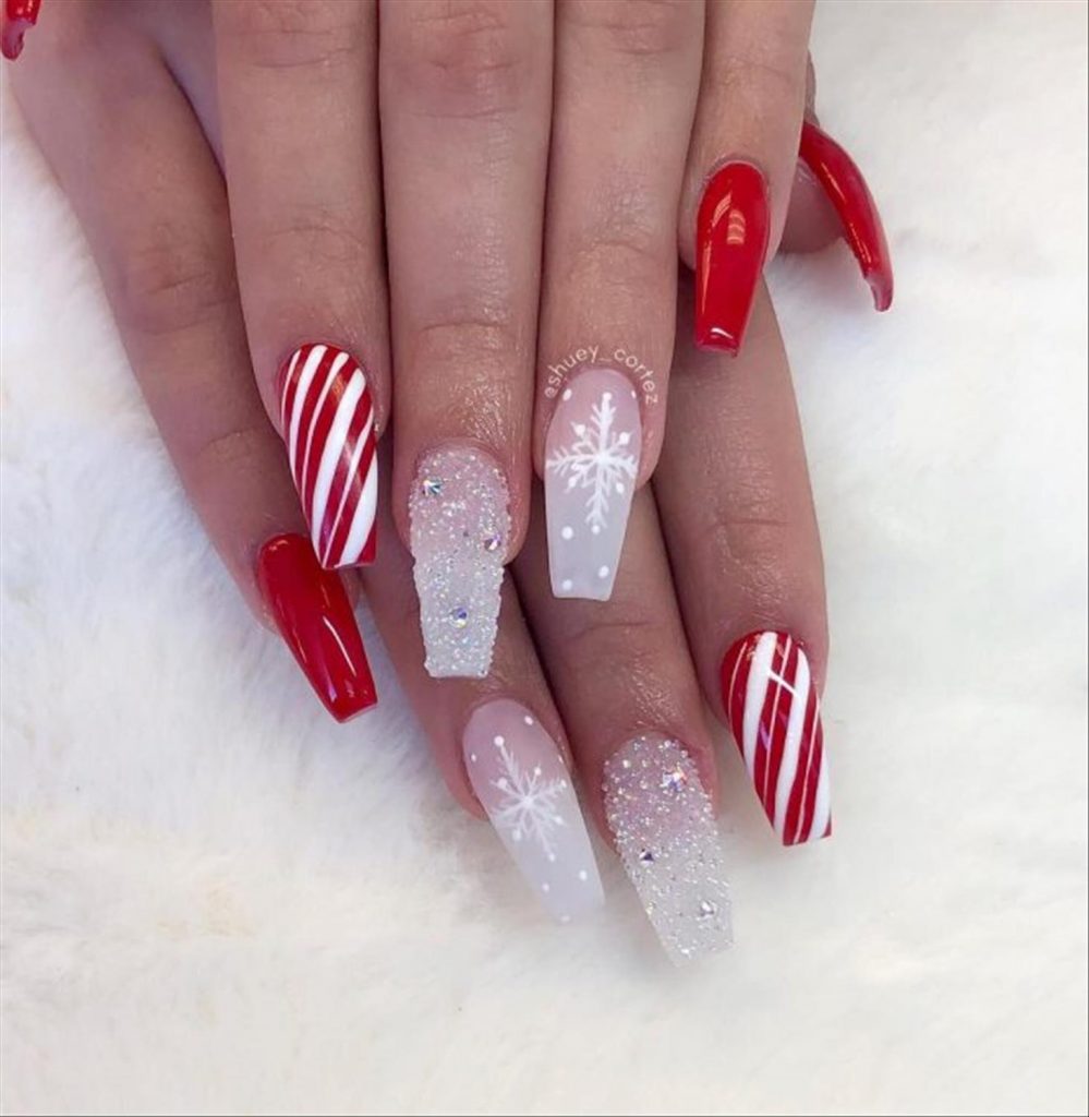 Simple Christmas acrylic nails 2021