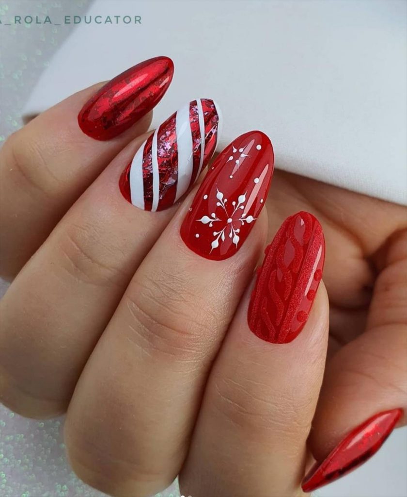 Simple Christmas acrylic nails 2021