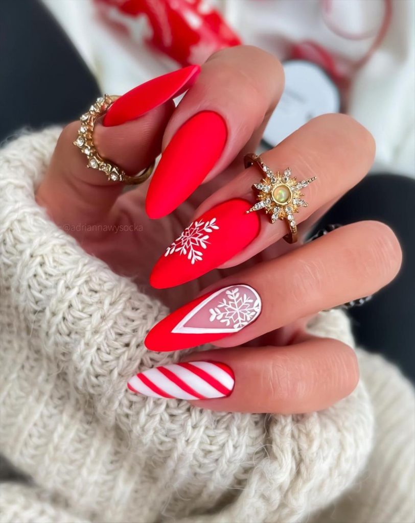 Simple Christmas acrylic nails 2021