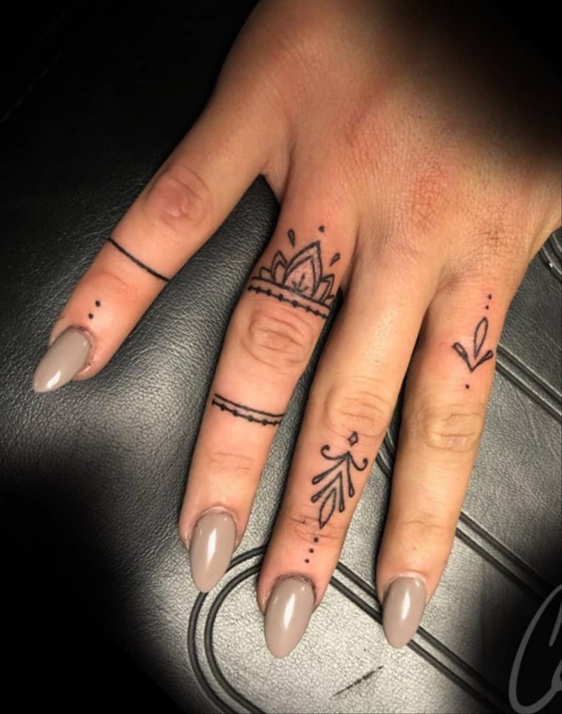 40+ Pretty finger tattoos for girls with meaning - Fashionsum