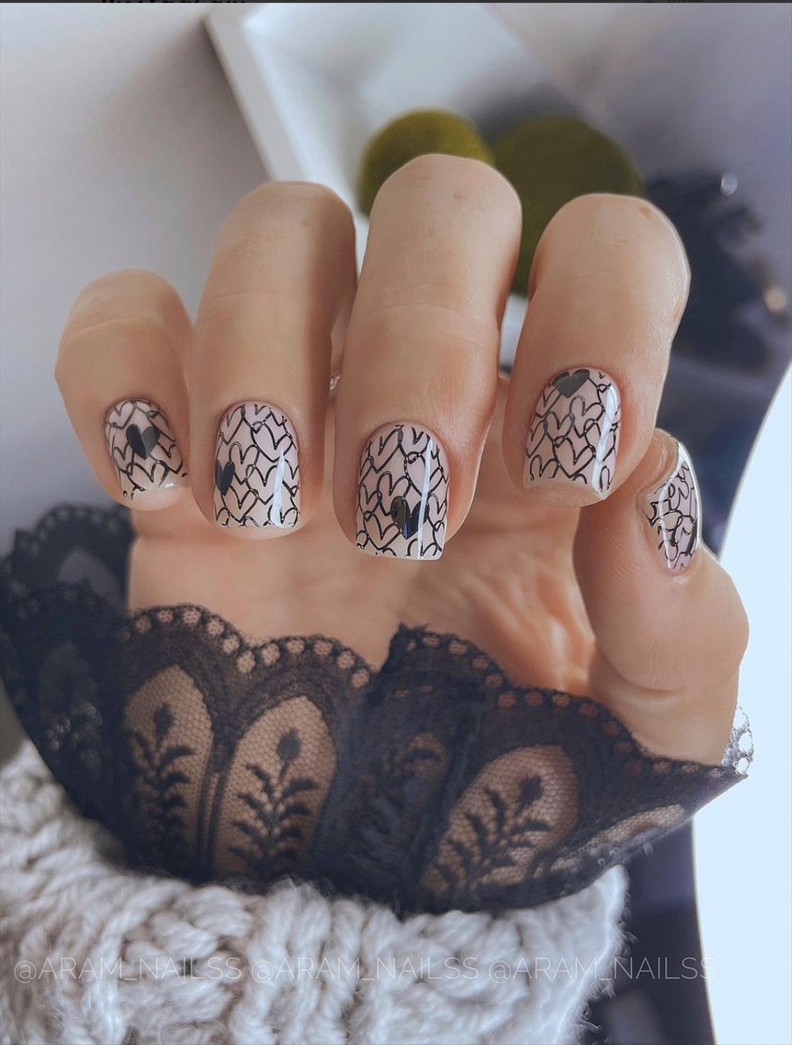 Pretty short acrylic nails ideas with oval and square nail shape