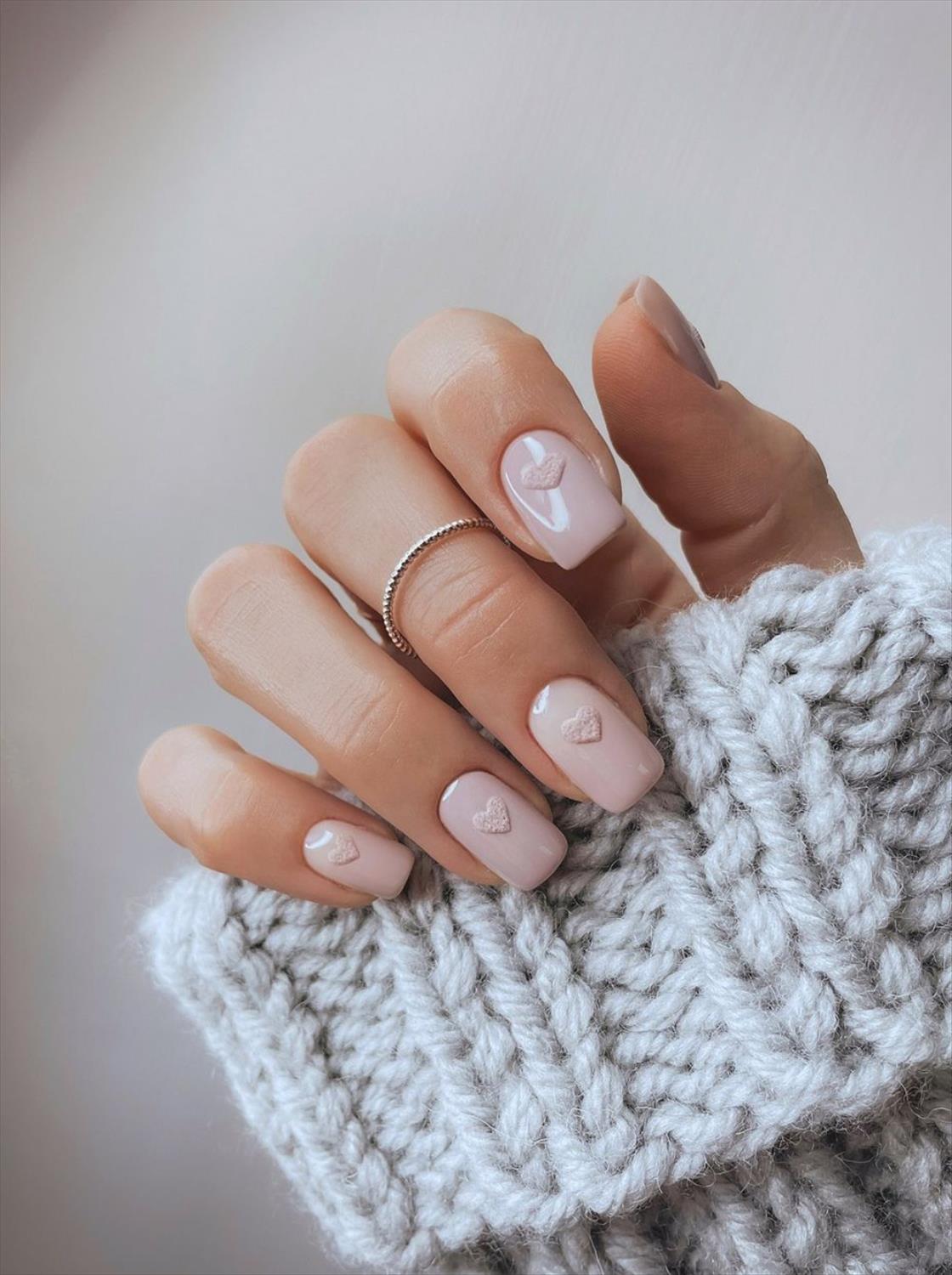 Pretty short acrylic nails ideas with oval and square nail shape