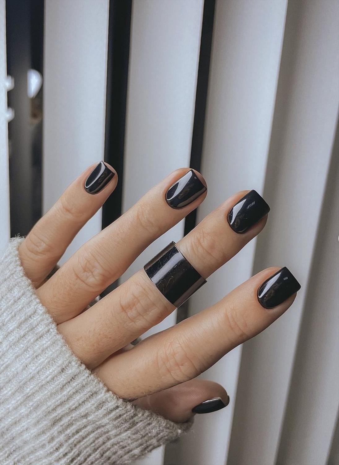 Pretty short acrylic nails ideas with oval and square nail shape