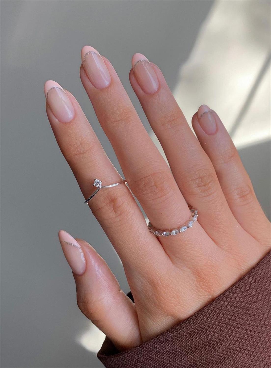 Pretty short acrylic nails ideas with oval and square nail shape