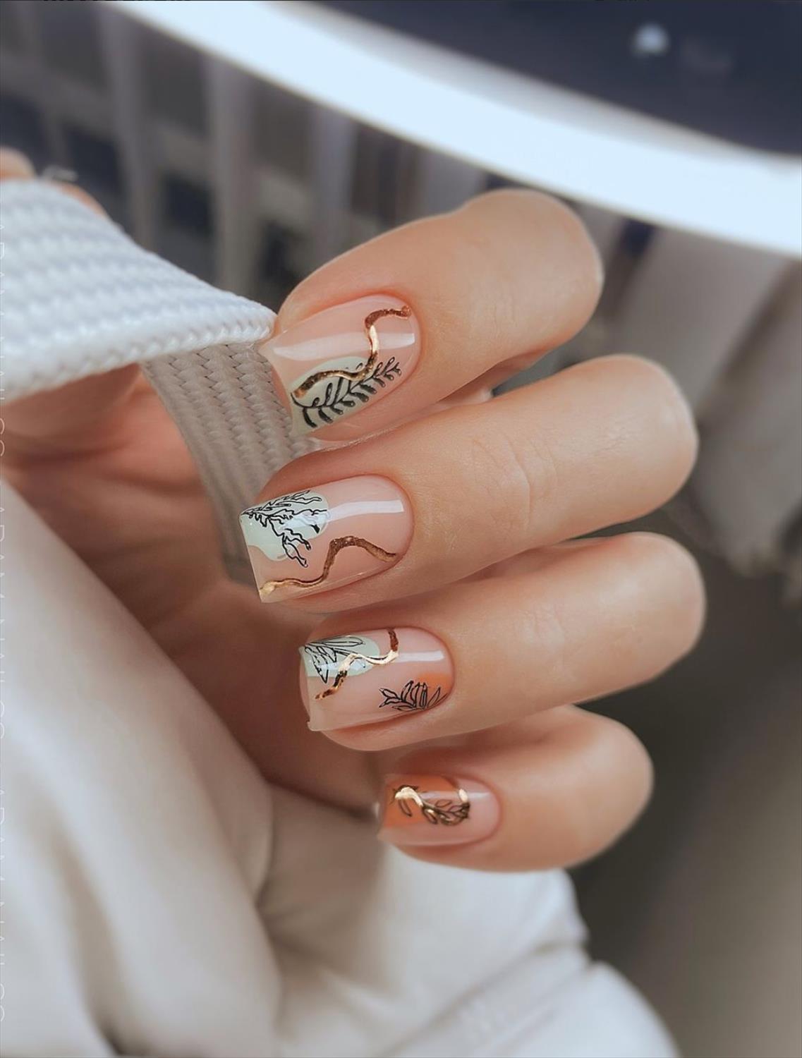 Pretty short acrylic nails ideas with oval and square nail shape