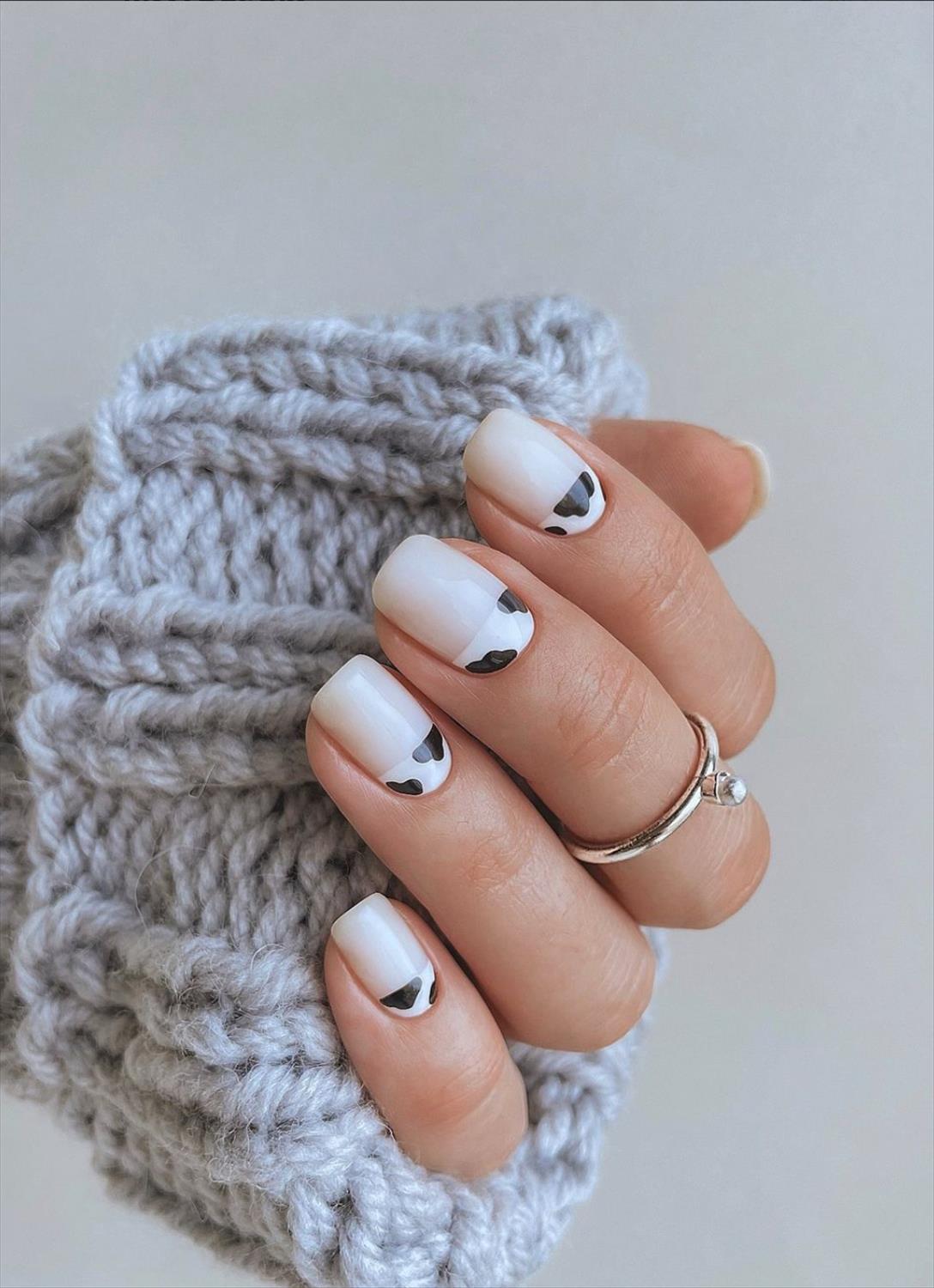 Pretty short acrylic nails ideas with oval and square nail shape