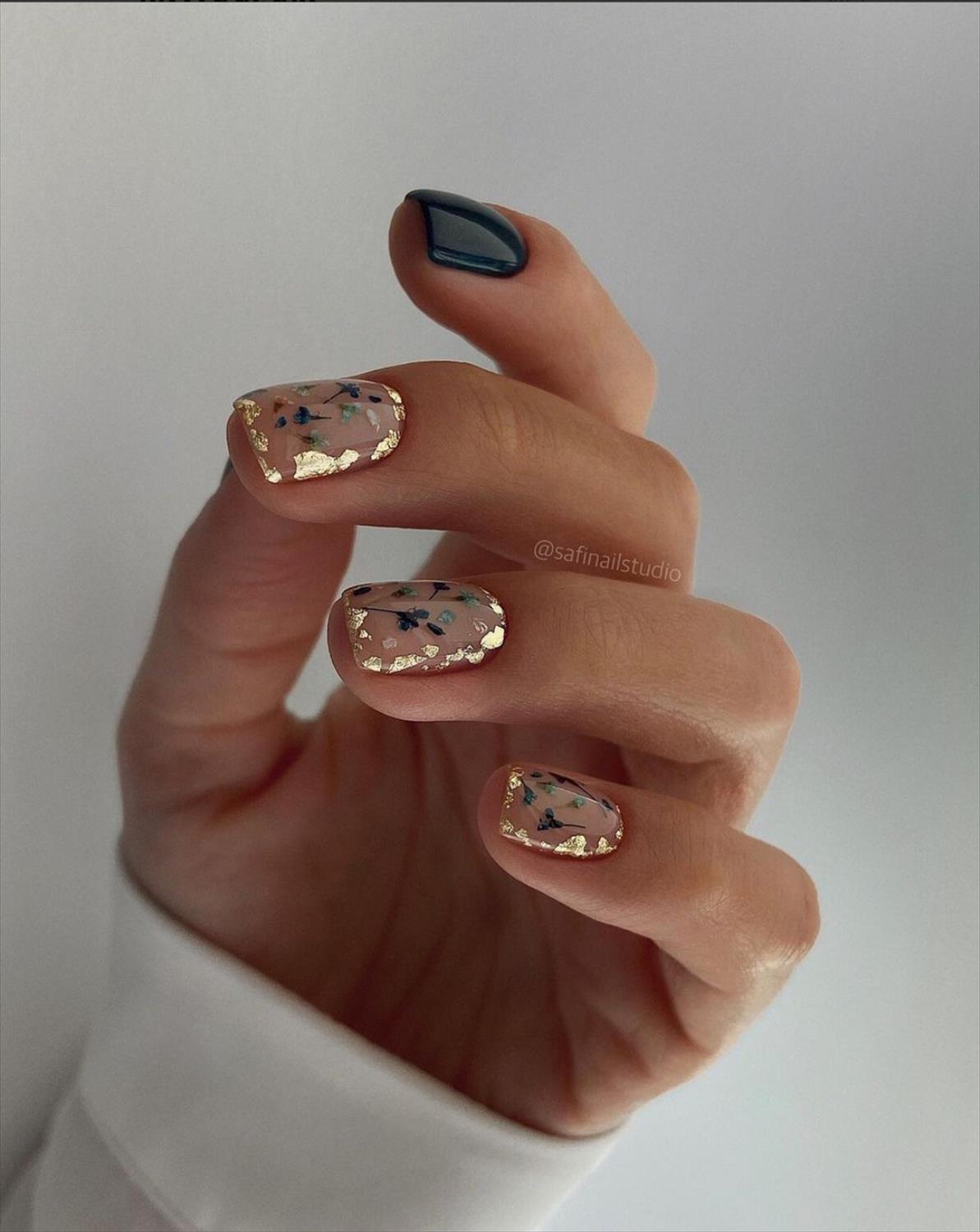 Pretty short acrylic nails ideas with oval and square nail shape