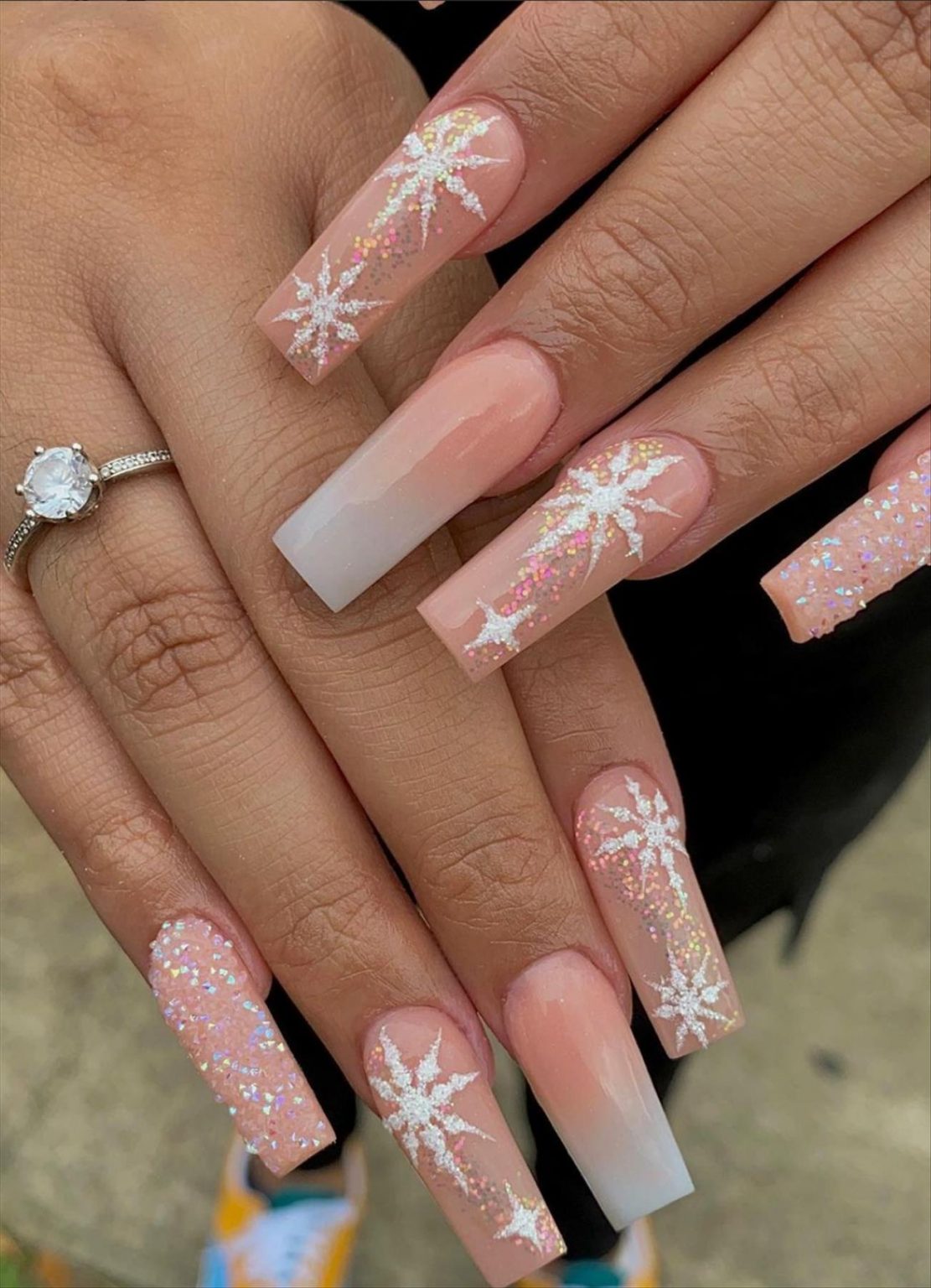 28 Awesome Winter nails acrylic snowflake manicure 2021 Page 11 of 28