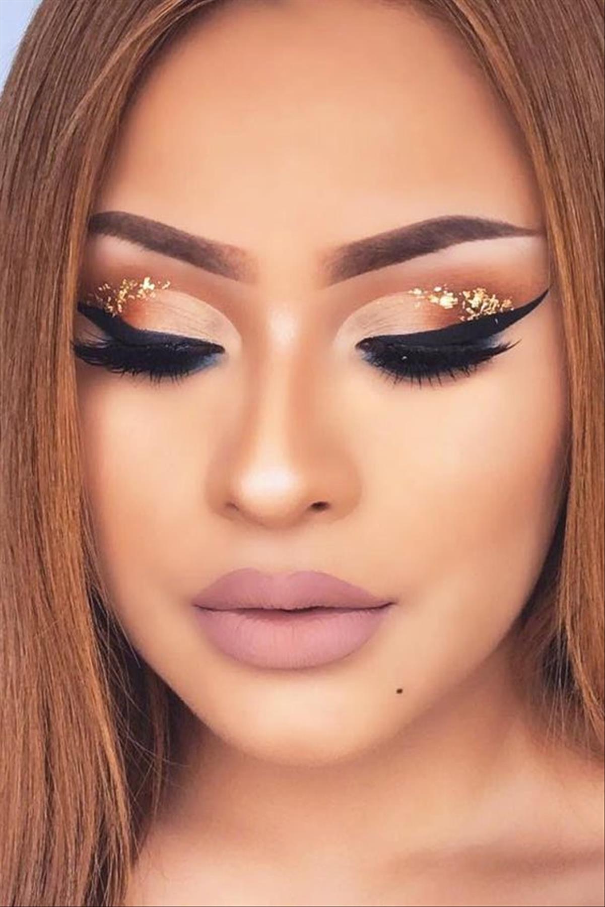 Festive Christmas Makeup Looks Ideas to Enjoy The Holiday