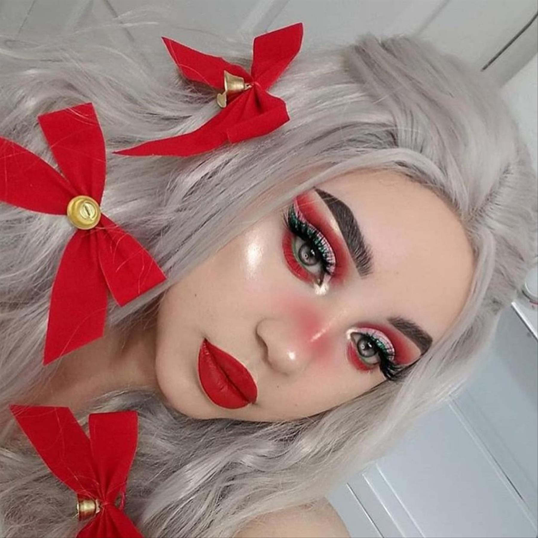 Festive Christmas Makeup Looks Ideas to Enjoy The Holiday