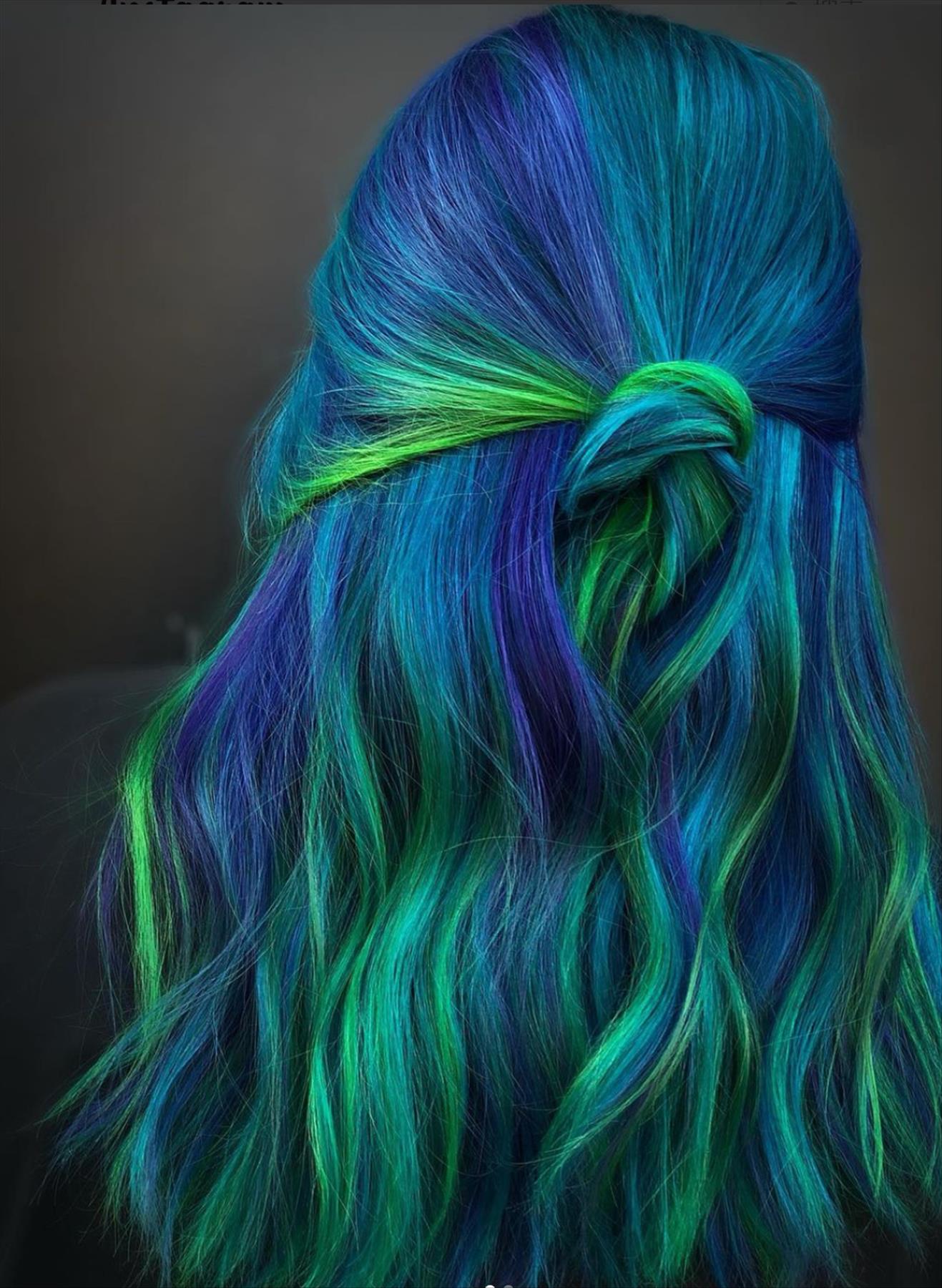 erfect two-color hair dye ideas and peekaboo highlight