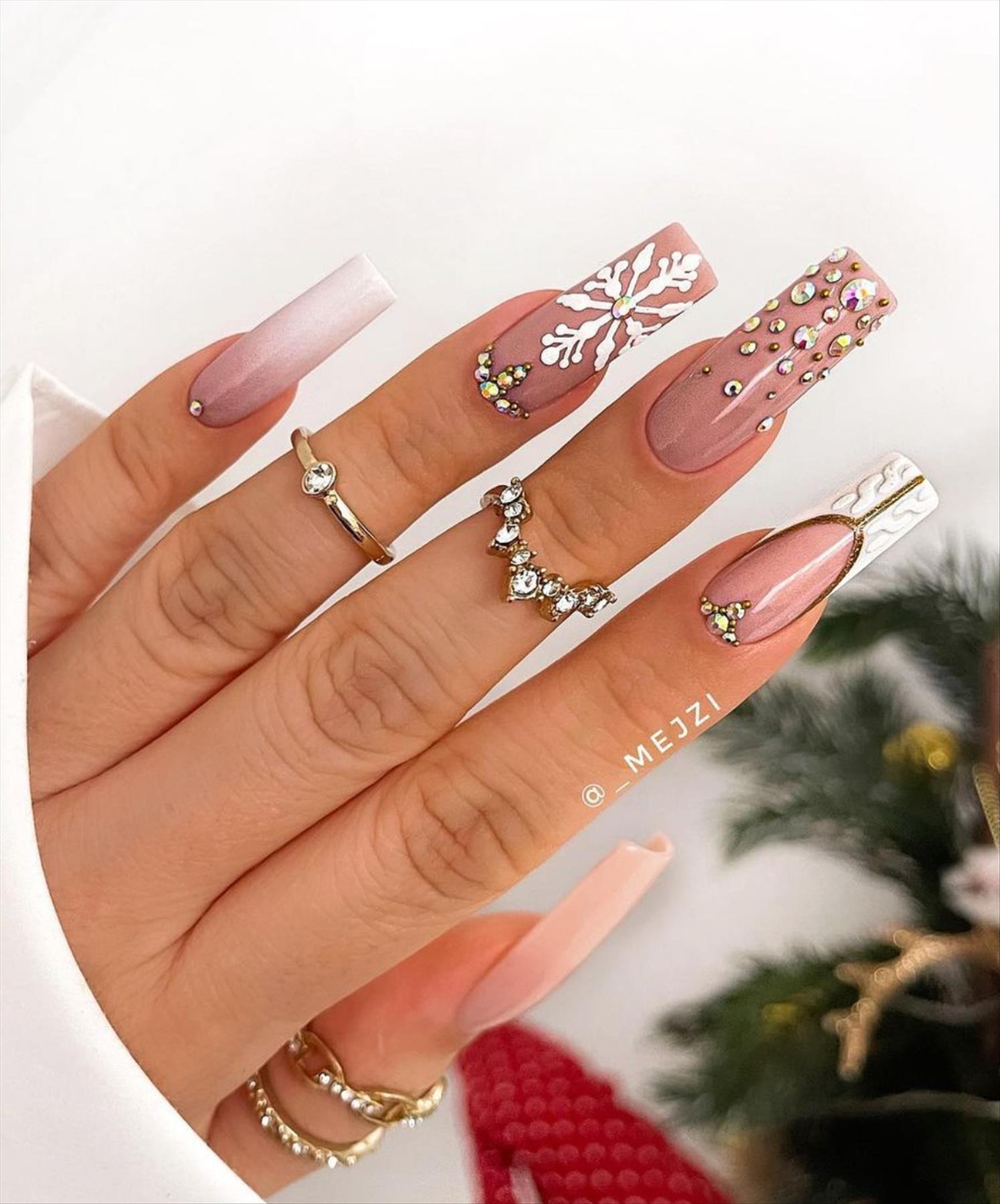 Best Christmas nail art designs 2021 for Winter