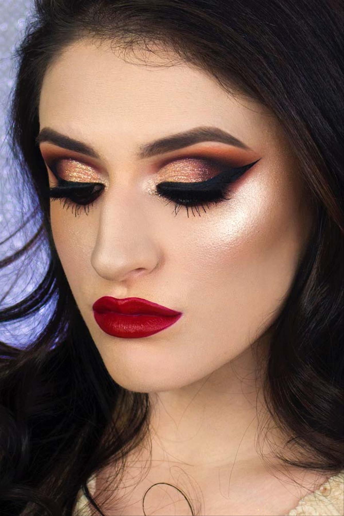 Festive Christmas Makeup Looks Ideas to Enjoy The Holiday