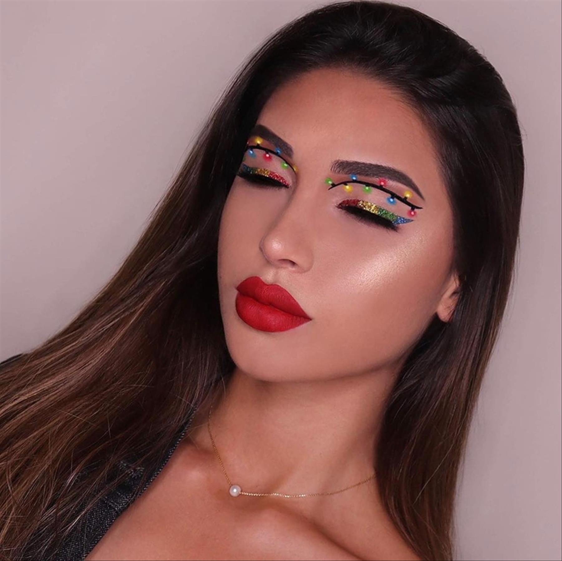 Festive Christmas Makeup Looks Ideas to Enjoy The Holiday