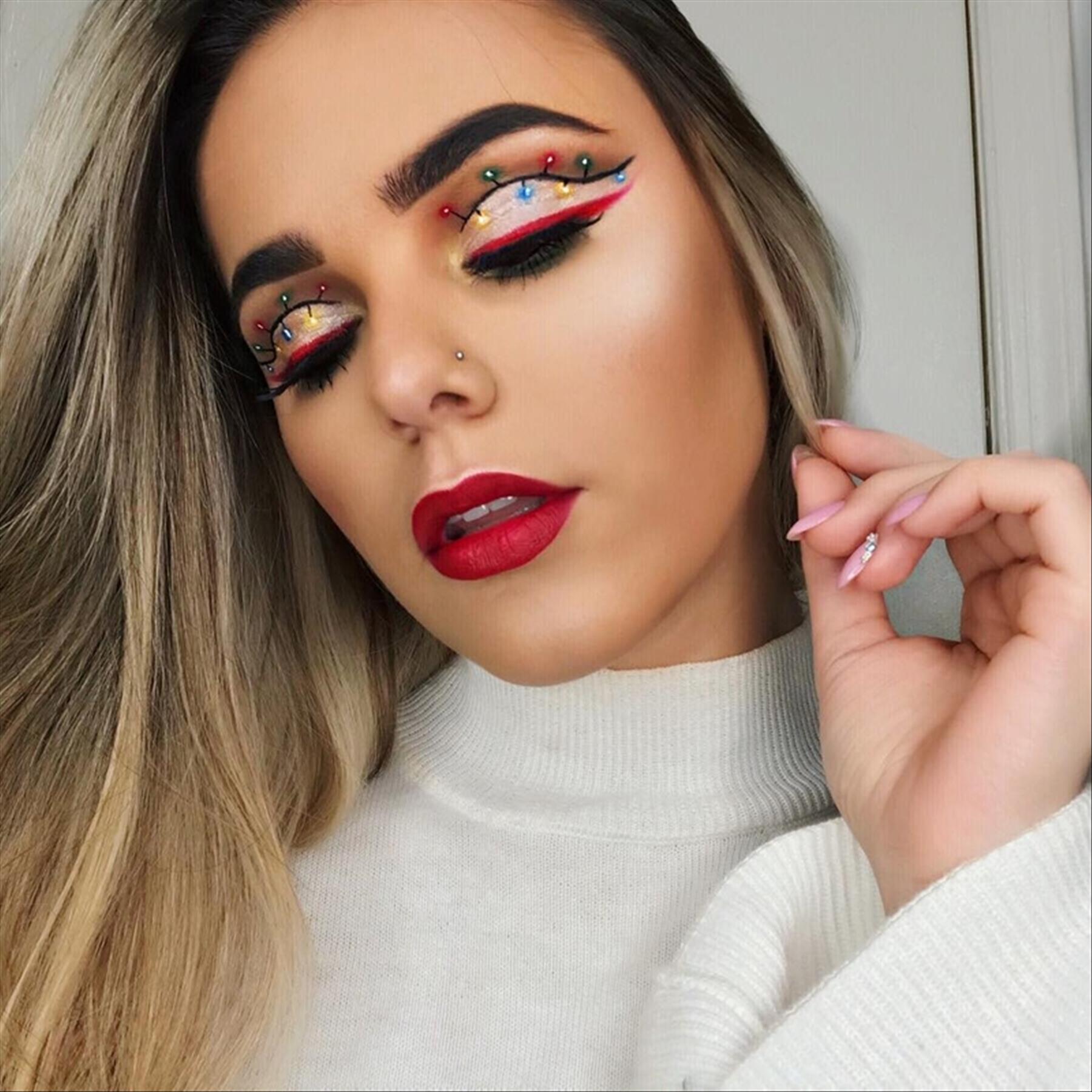 Festive Christmas Makeup Looks Ideas to Enjoy The Holiday