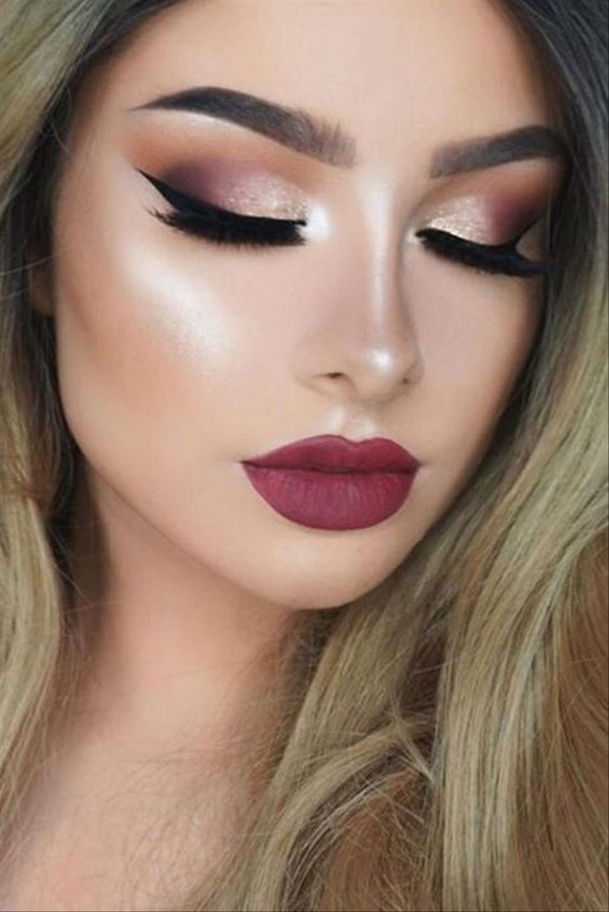 Festive Christmas Makeup Looks Ideas to Enjoy The Holiday