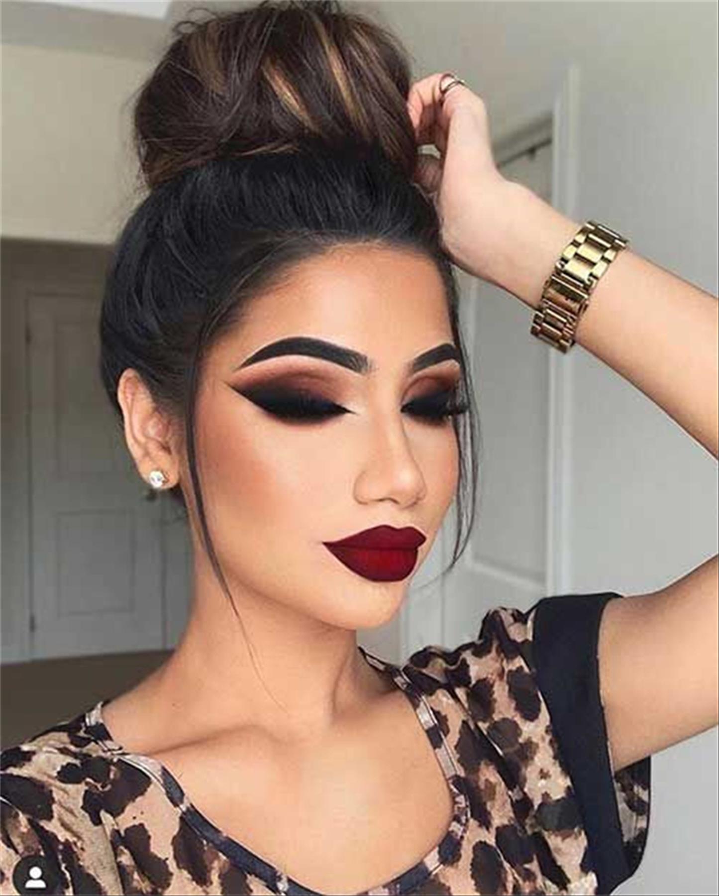 Festive Christmas Makeup Looks Ideas to Enjoy The Holiday