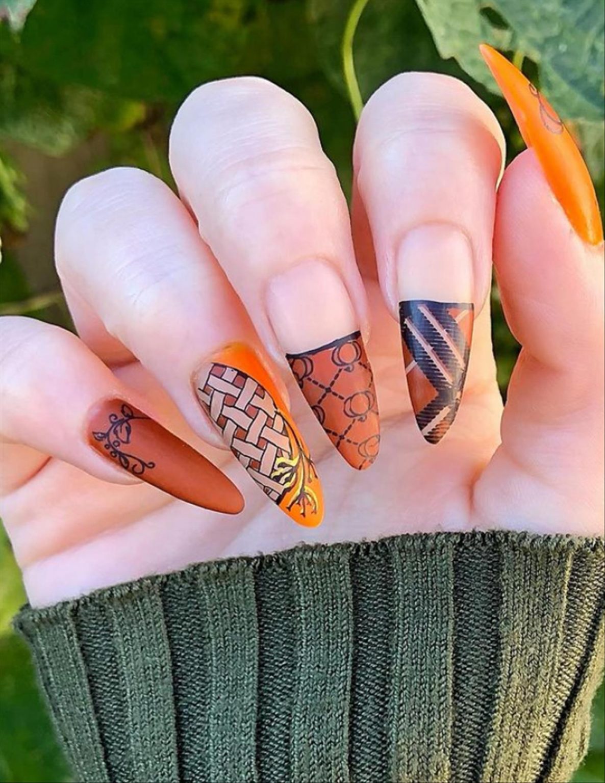 24 The Coolest Checkered Nail Art Designs of the Season