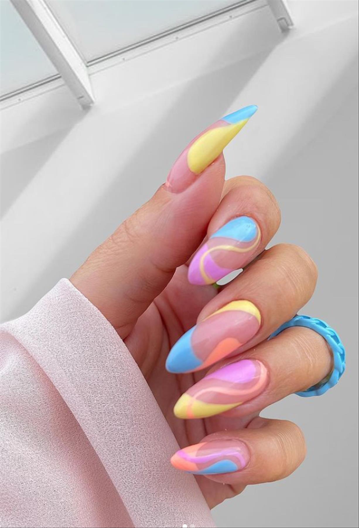  Unique pastel swirl nails for cute spring manicures 2022