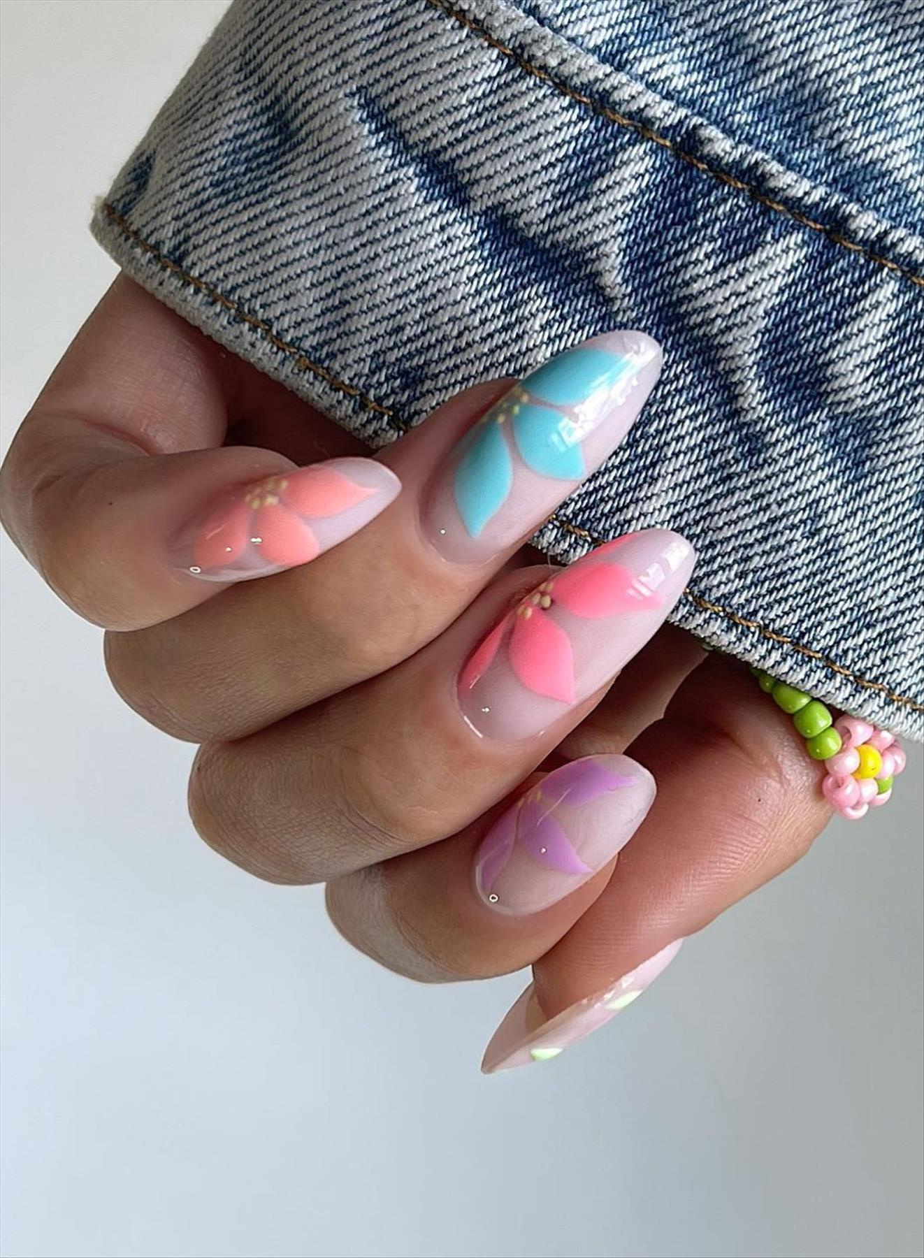 Trendy nail art with short almond shaped nails 2022