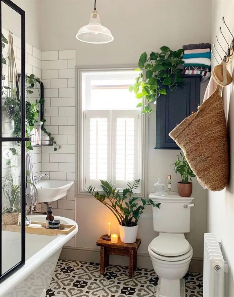 Let's talk about how to decorate the perfect boho bathroom. I noticed some common themes in the bathroom below. They feature houseplants, bamboo wood trim, and teal cabinets or tiles. Keep this in mind when looking for trends in boho bathroom design. Use natural materials and try to keep your decor as unpretentious as possible.