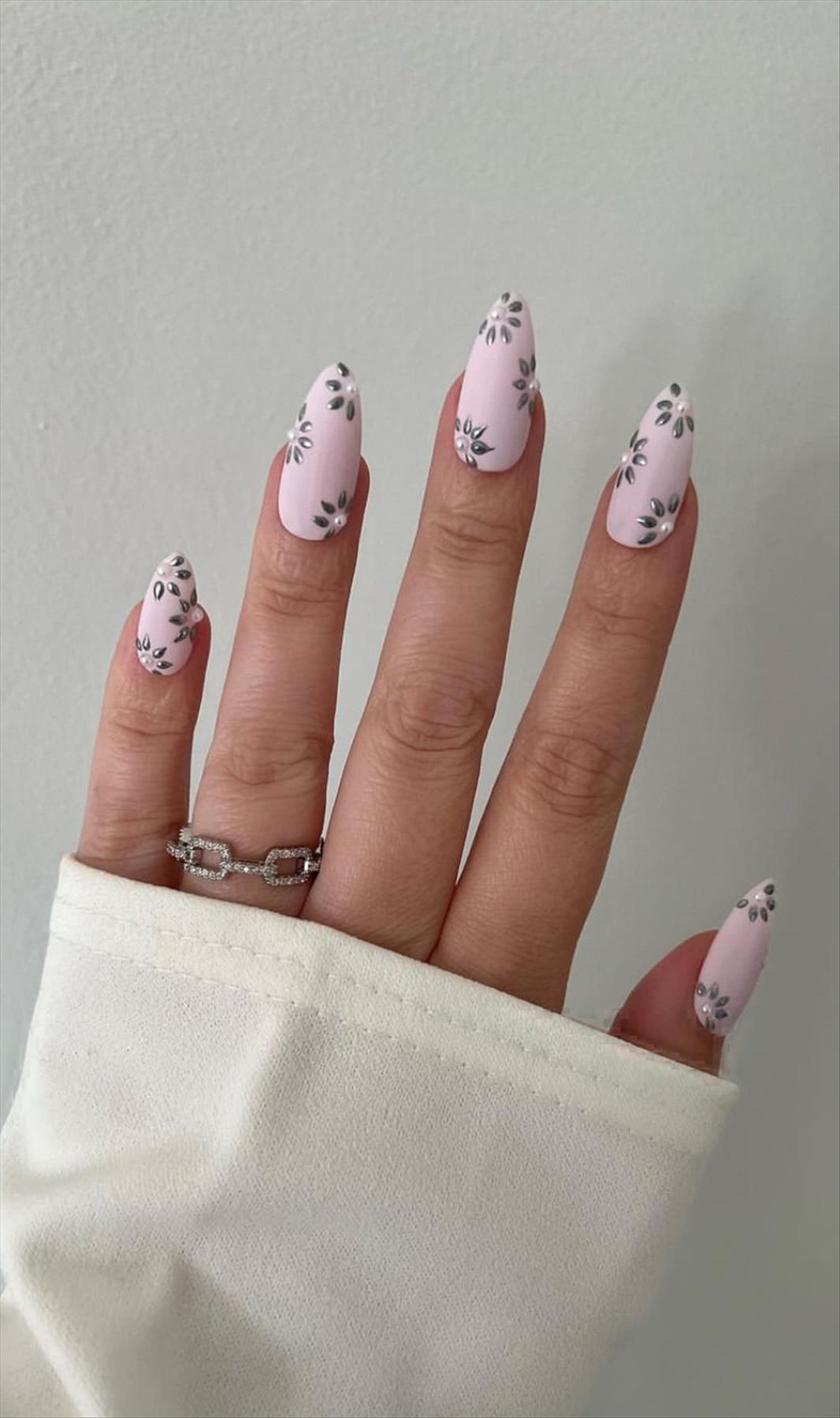 Trendy nail art with short almond shaped nails 2022