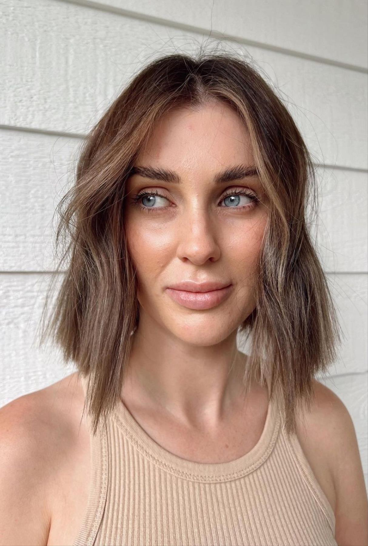 Stunning shoulder length hairstyles and haircuts for a chic look