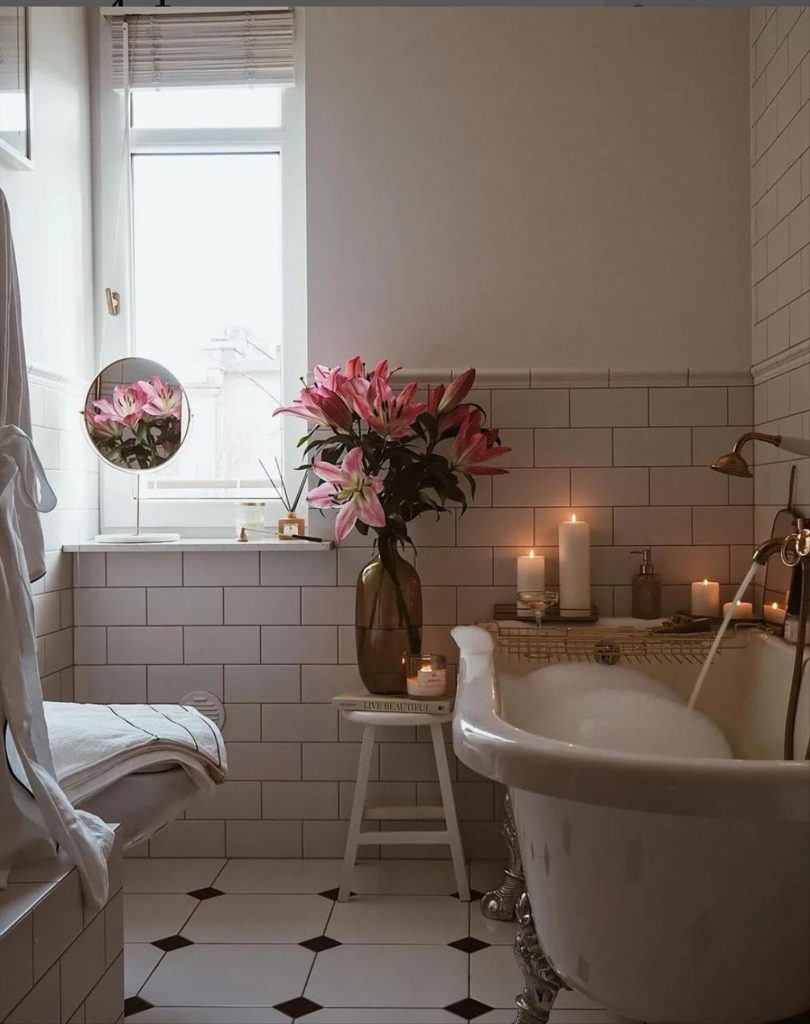 Let's talk about how to decorate the perfect boho bathroom. I noticed some common themes in the bathroom below. They feature houseplants, bamboo wood trim, and teal cabinets or tiles. Keep this in mind when looking for trends in boho bathroom design. Use natural materials and try to keep your decor as unpretentious as possible.