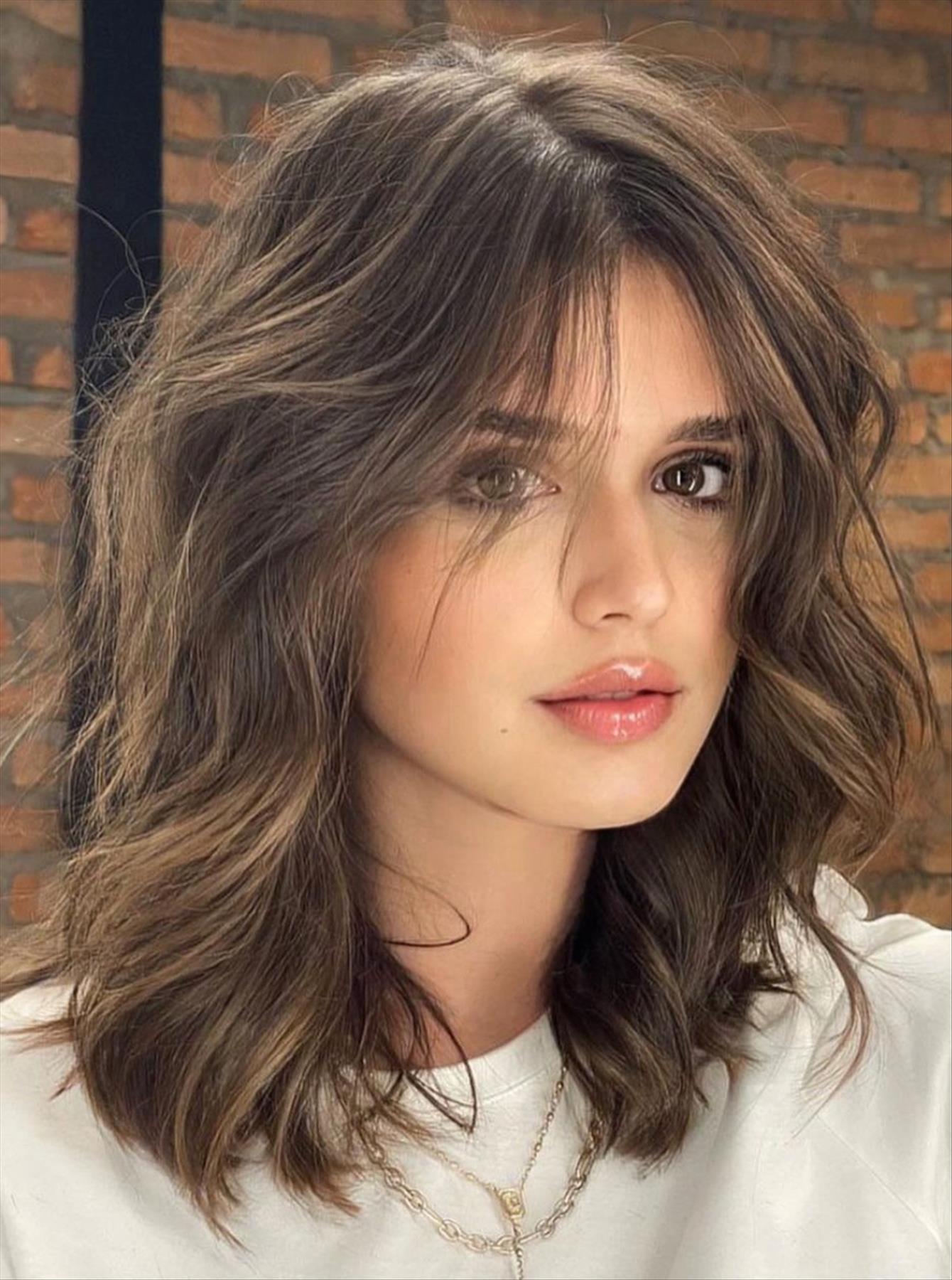 Stunning shoulder length hairstyles and haircuts for a chic look