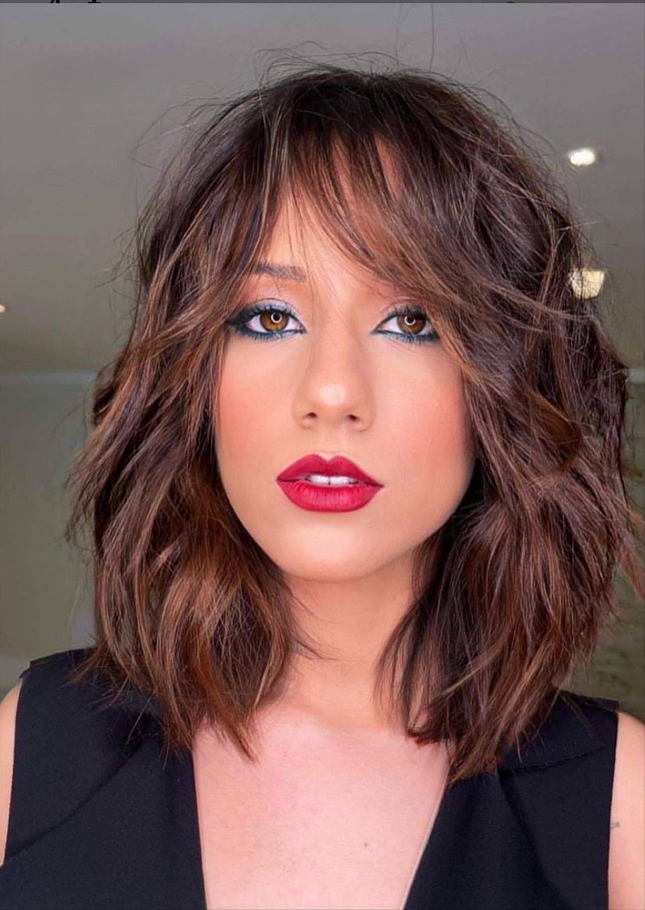 Stunning shoulder length hairstyles and haircuts for a chic look