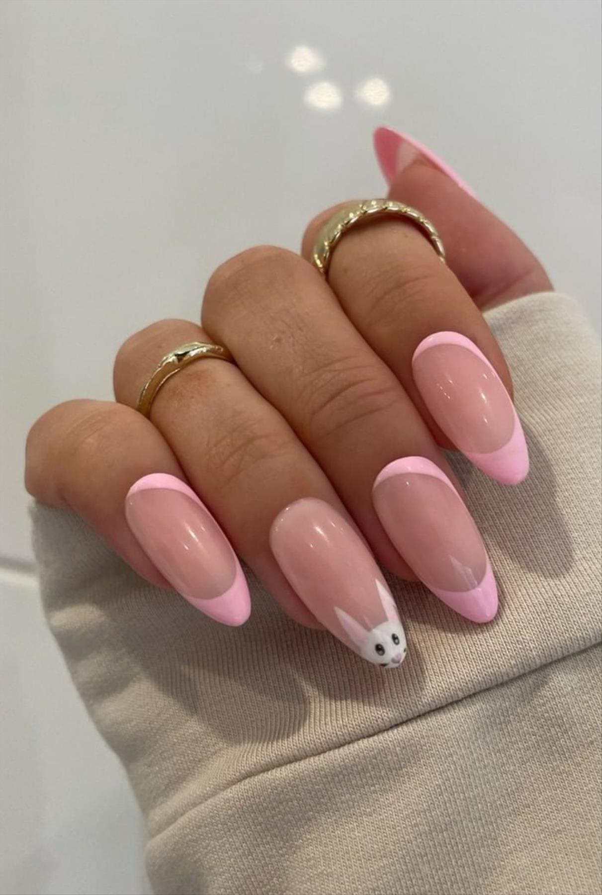 Trendy nail art with short almond shaped nails 2022