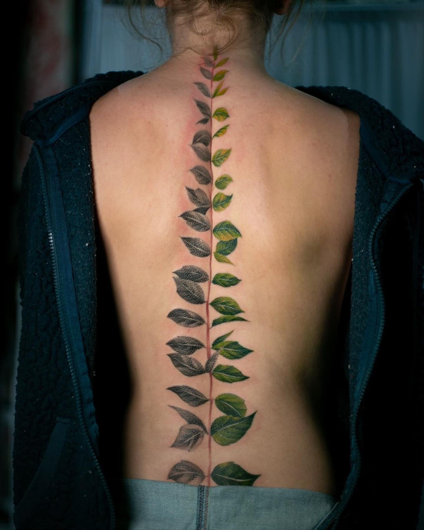 Chic spine tattoos and back tattoos for cool women