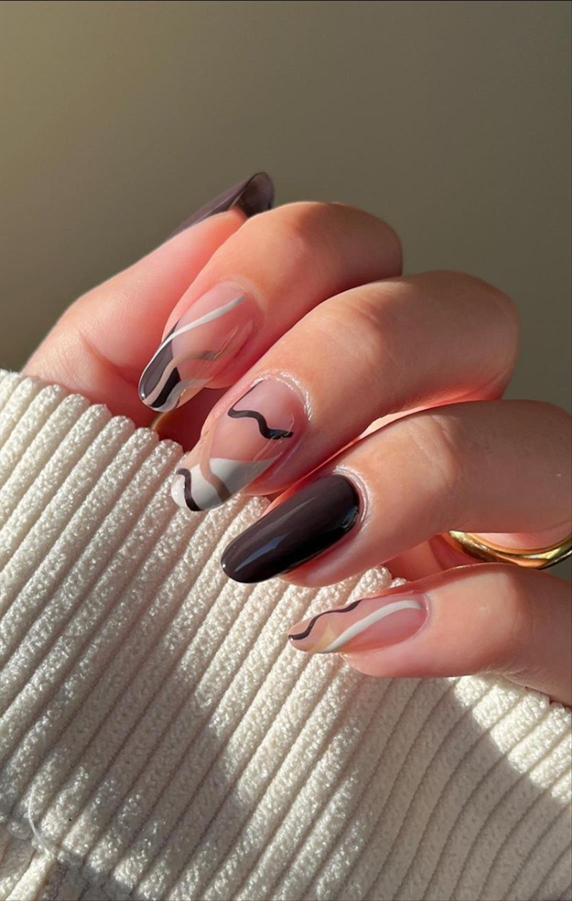 Elegant Short New Year's Nails Design 2023 Trends Inspiration