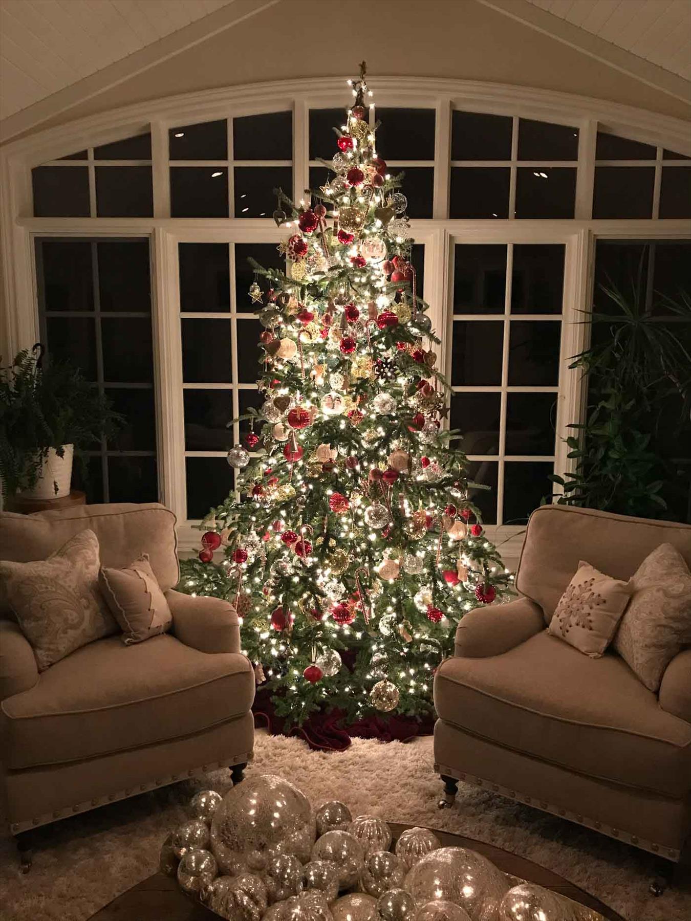 Classic Christmas tree decor ideas 2022 to get inspired