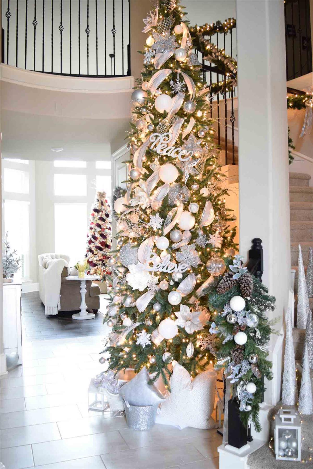 Classic Christmas tree decor ideas 2022 to get inspired