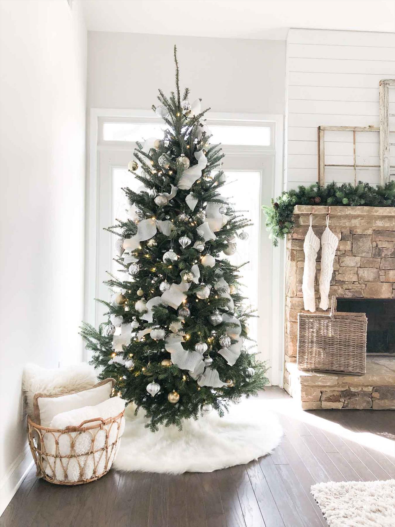 Classic Christmas tree decor ideas 2022 to get inspired