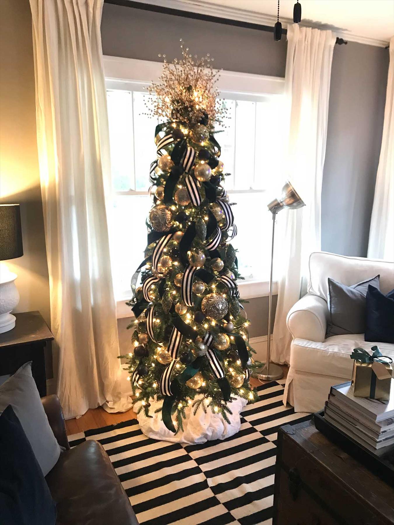 Classic Christmas tree decor ideas 2022 to get inspired