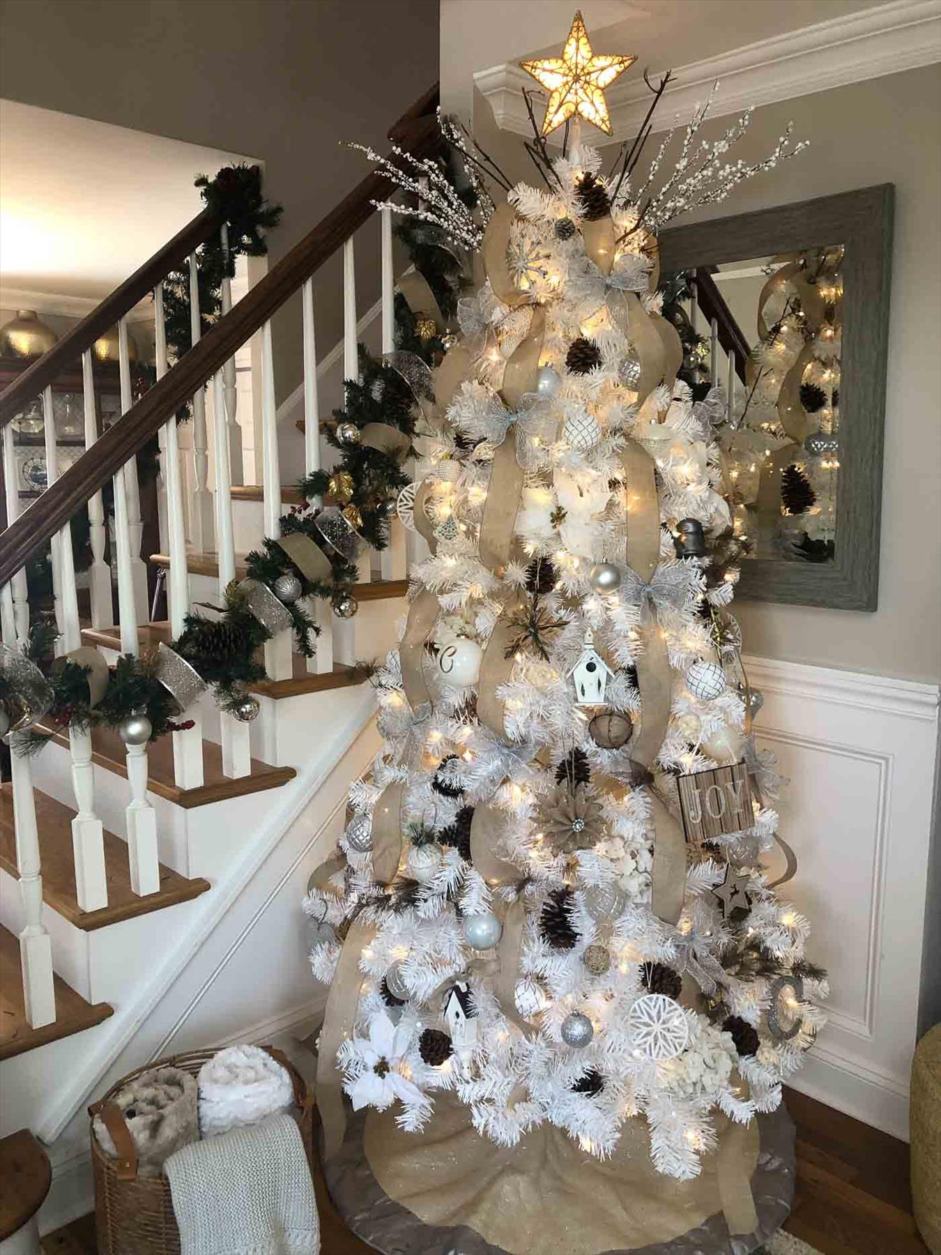 Classic Christmas tree decor ideas 2022 to get inspired