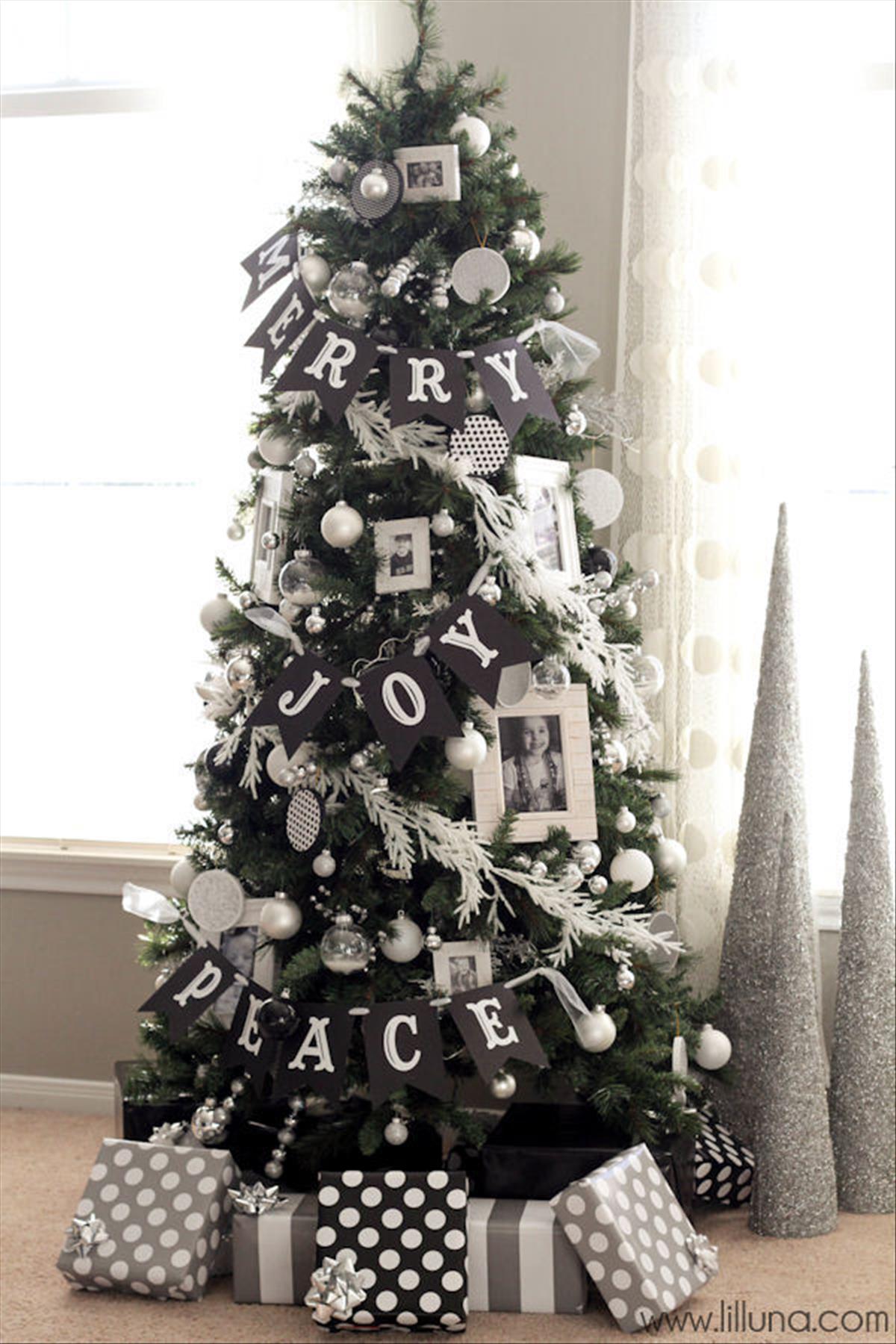 Classic Christmas tree decor ideas 2022 to get inspired