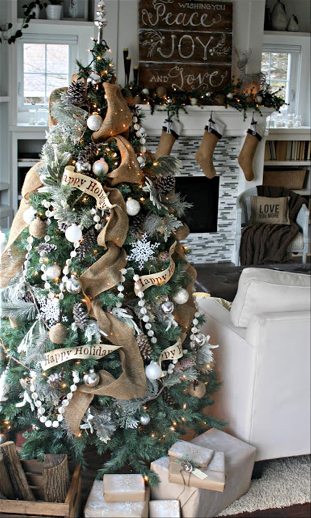 Classic Christmas tree decor ideas 2022 to get inspired