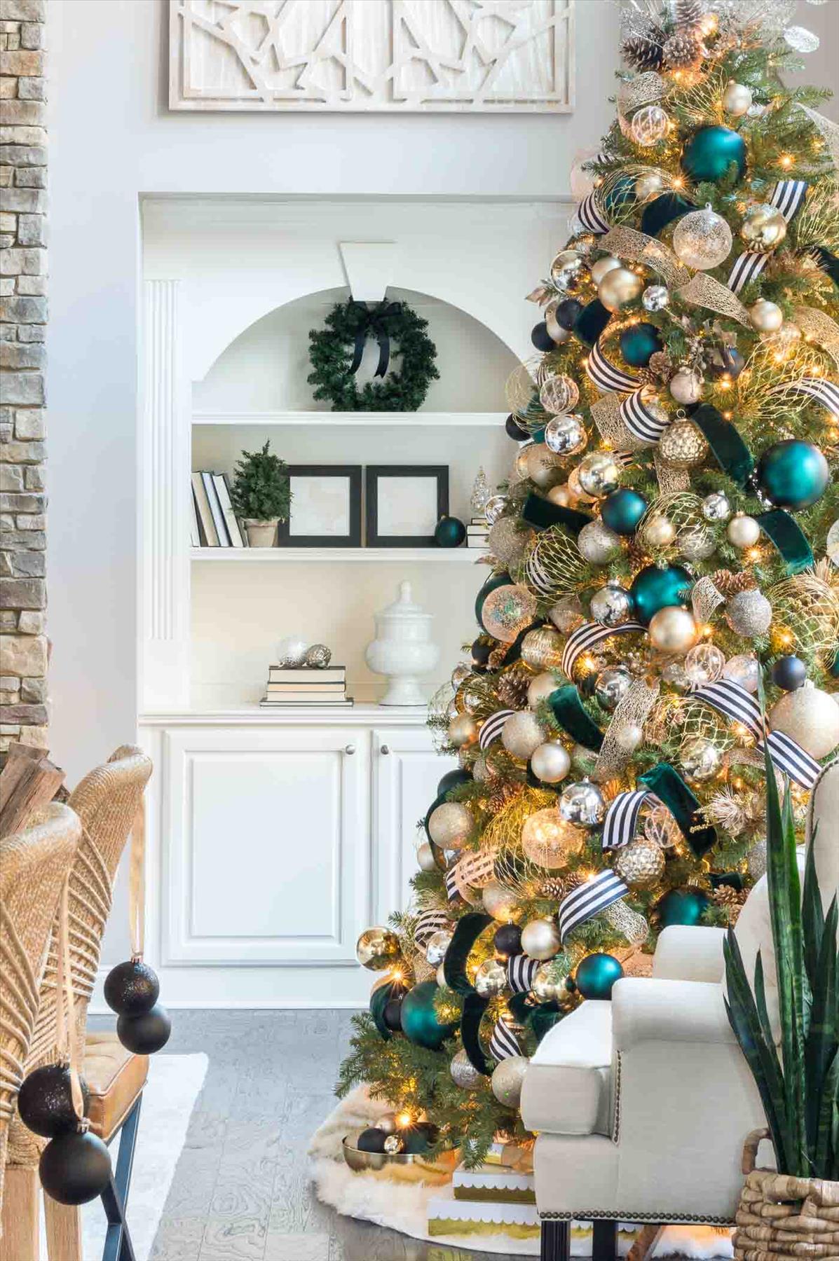 Classic Christmas tree decor ideas 2022 to get inspired