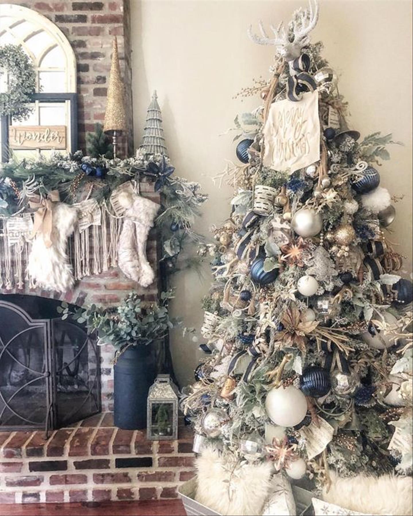 Classic Christmas tree decor ideas 2022 to get inspired