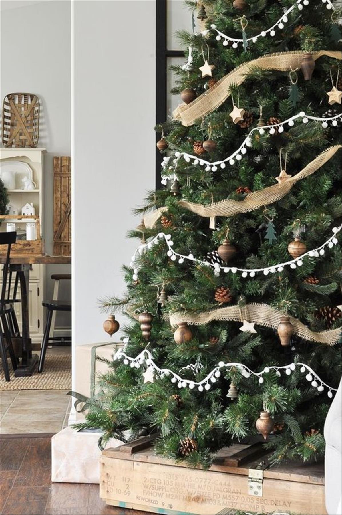 Classic Christmas tree decor ideas 2022 to get inspired