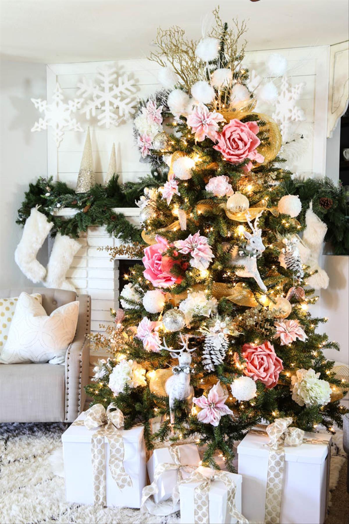 Classic Christmas tree decor ideas 2022 to get inspired