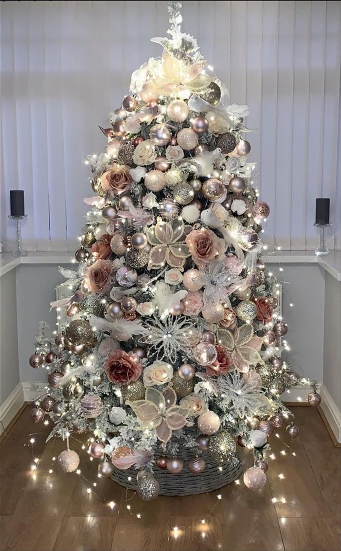 Classic Christmas tree decor ideas 2022 to get inspired