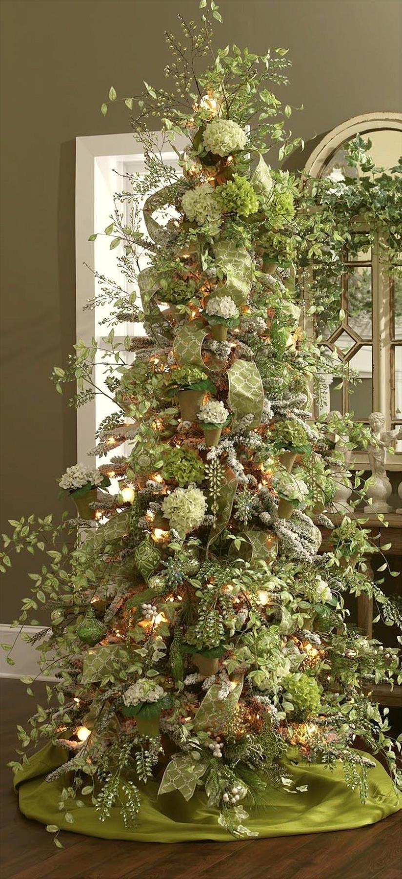 Classic Christmas tree decor ideas 2022 to get inspired